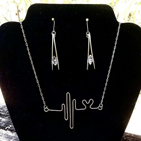 Wire Wrapped Electrocardiogram Heart Beat … - Picture 2 of 2